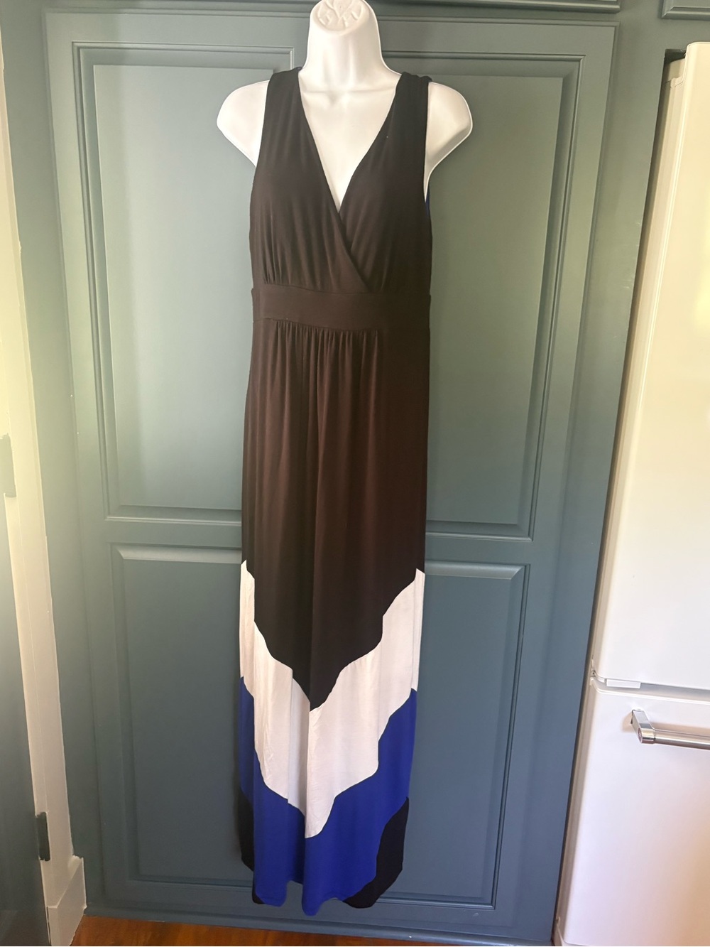 Ann Taylor Black, White & Blue Sleeveless V-Neck Maxi Dress